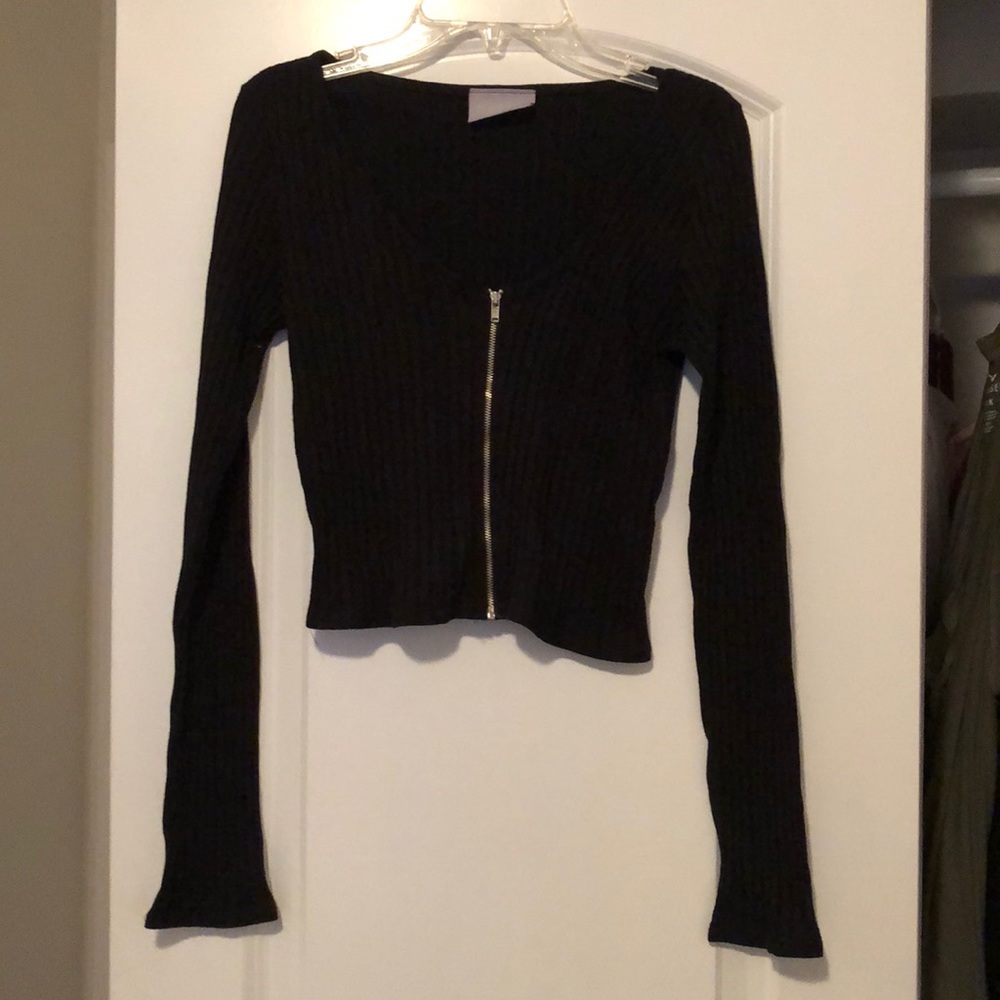 Long Sleeve Black Crop Too